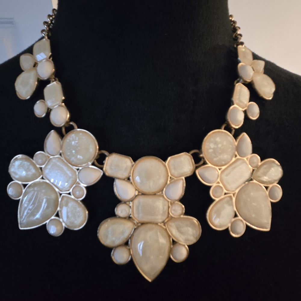 Elegant Cream Geometric Stones  Statement Necklace